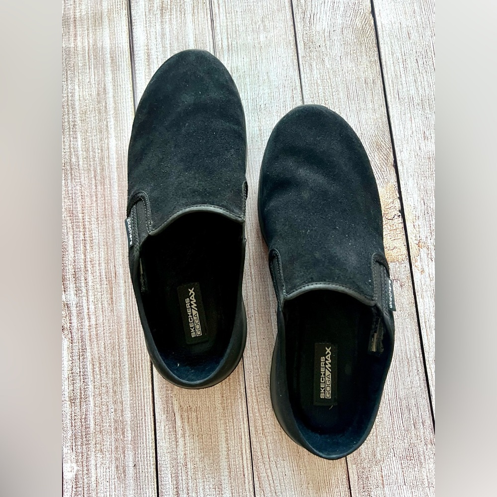 Sketchers Goga Max Suede Mules